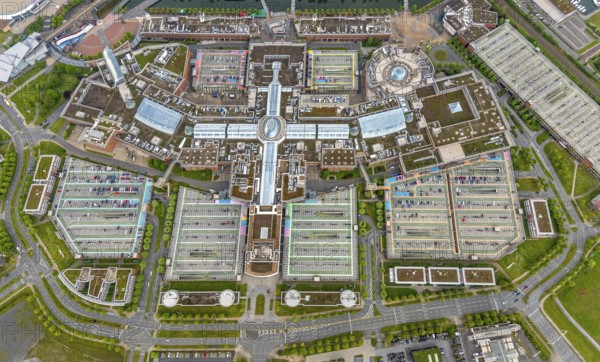 Aerial view, Centro Oberhausen, vertical shot, corona-related empty parking spaces, gasometer,