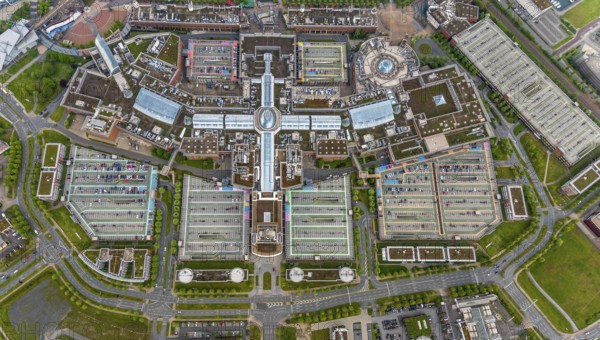 Aerial view, Centro Oberhausen, vertical shot, corona-related empty parking spaces, gasometer,