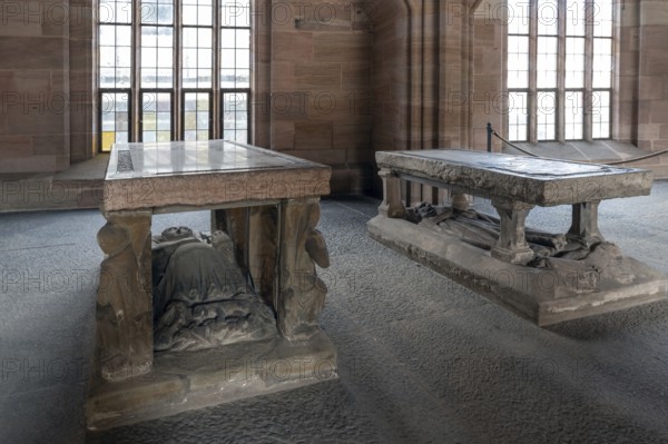 Table tombs, the founders of the Heilig Geist Hospital, Konrad Groß and Herdegen Valzner, are