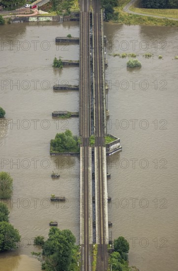 Aerial view, Ruhr flood, flooding, Eisaenbahnbrücke über die Ruhrauen, Speldorf - Nordwest, Mülheim