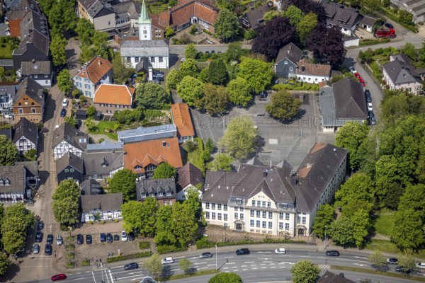 Aerial view, Städt. Grundschule am Klostermarkt und evang. Dorfkirche, Saarn, Mülheim an der Ruhr,