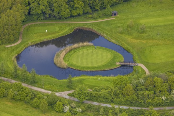 Aerial view, golf course golf club Mülheim an der Ruhr, golf course in the pond, Saarn - Süd,