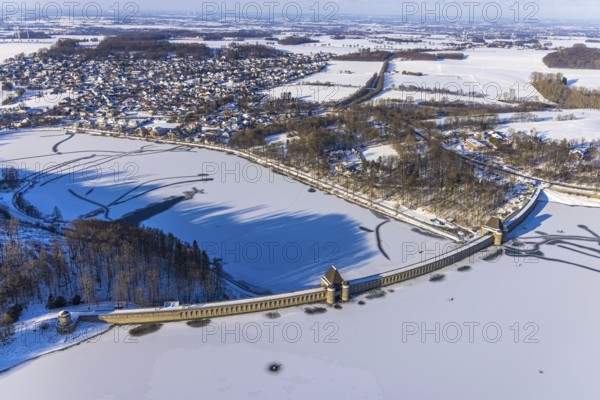 Aerial view, Möhnetalsperre and dam wall in the snow, Günne, Möhnesee, Sauerland, North