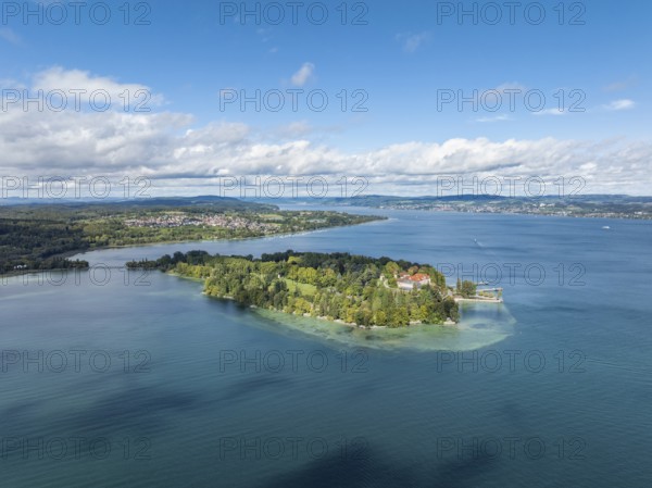 The island of Mainau in Lake Constance with the jetty and the baroque Mainau Castle, built between