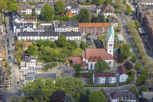 Aerial view, Christ Church and construction site of new kindergarten, former Bonhoeffer House,