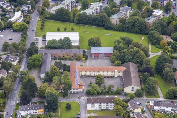 Aerial view, Rahel-Varnhagen-Kolleg und Grundschule Emst im Stadtteil Emst in Hagen, Ruhr area,