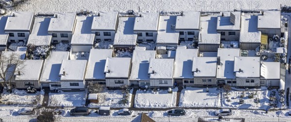 Aerial view, snow-covered bungalows at Marderweg, bungalow settlement, Uentrop, Hamm, Ruhr area,
