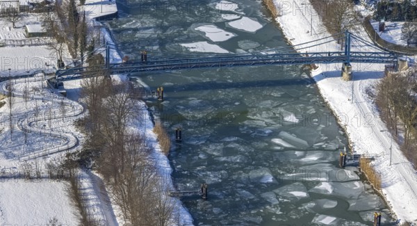 Aerial view, pedestrian bridge over the Datteln-Hamm Canal on the road Im Fuchswinkel near the