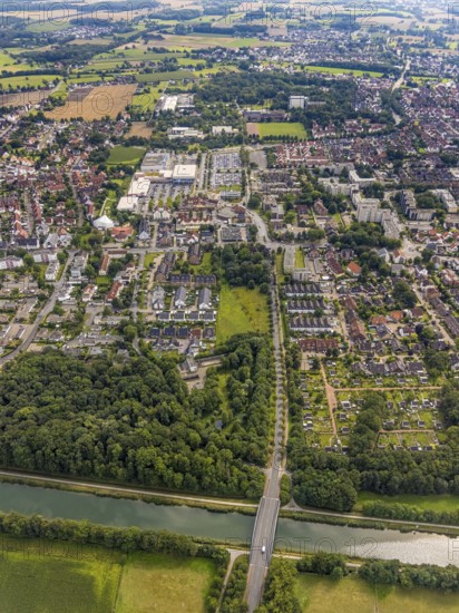 Aerial view, green area Werries at the Datteln-Hamm canal and Ostwennemarstraße with Westpress