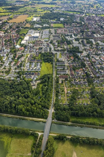 Aerial view, green area Werries at the Datteln-Hamm canal and Ostwennemarstraße with Westpress