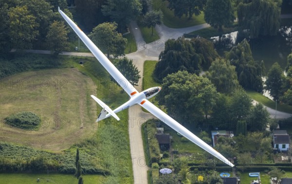 Aerial photo, Duo Discus high-performance two-seater D-4199 over Hamm airfield in the Heessen