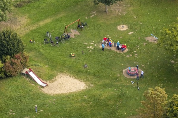 Aerial view, cyclists resting on a playground meadow on Brehmstraße in the Rhynern district of