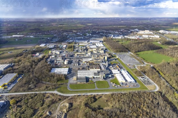 Aerial view, industrial estate with Goldbeck Betonelemente and DuPont with DuBay Polymer GmbH on