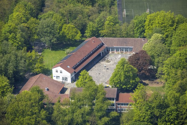 Aerial photo, Städtische Katholische Grundschule St. Suitbertus, Hasselbeck, Heiligenhaus, Ruhr