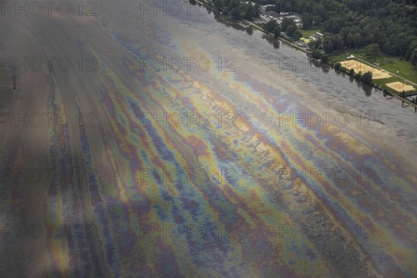 Aerial photo, Ruhr flood, flooding, Lake Baldeney with oil discolouration on the water surface,