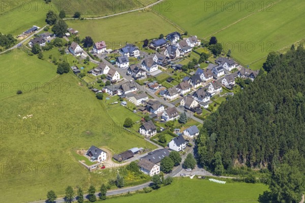 Aerial view, housing estate at the edge of the forest in Schönholthausen, Finnentrop, Sauerland,