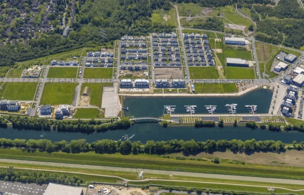 Aerial view, Graf Bismarck city quarter on the Rhine-Herne Canal, Marina Bismarck, Schalke-Nord,