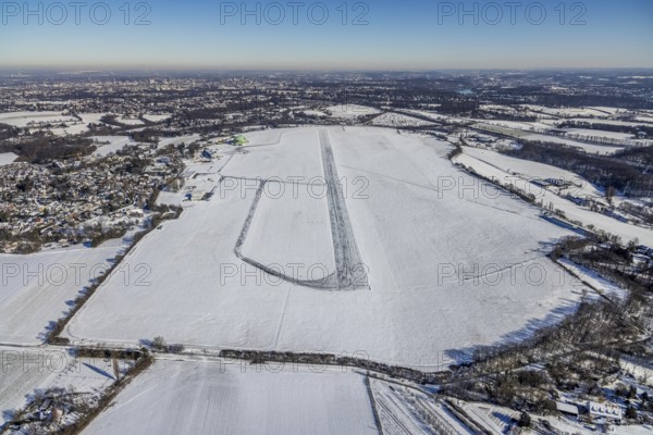 Aerial photo, Airport Essen / Mülheim in winter, Haarzopf, Essen, Ruhr area, North