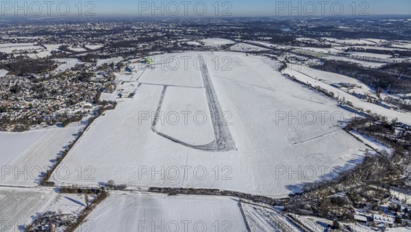 Aerial photo, Airport Essen / Mülheim in winter, Haarzopf, Essen, Ruhr area, North