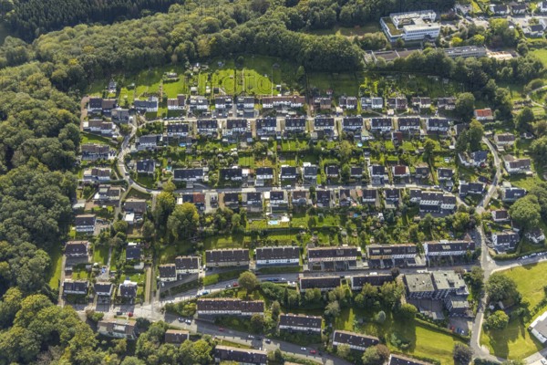 Aerial view, residential area Wilhelmshöhe Leibnizstraße and secondary school Friedenshöhe in the