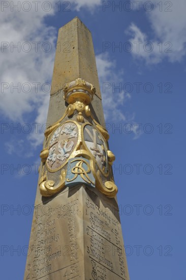 Electoral Saxon post pillar with city coat of arms and inscription with distance to cities, view