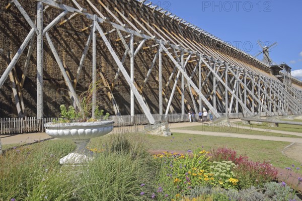 Graduation tower, wooden construction, wooden beams, flower bed, brine park, spa gardens, Bad
