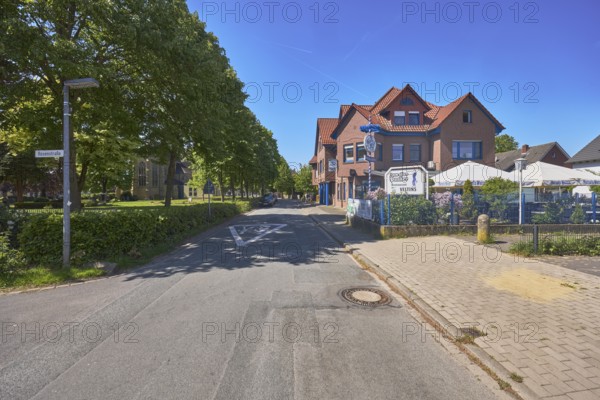 Restaurant Zum alten Pauker, clinker brick building, general development, historic cemetery, trees,