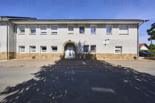 Market hall Alfhauser Dorf (er) leben eG, village shop, building, facade with windows, entrance