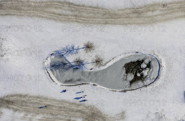 Aerial view, snow-covered golf course Huckingen and walkers, Huckingen, Duisburg, Ruhr area, North