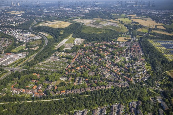 Aerial view, church Polska Misja Katolicka, community primary school, allotment garden association