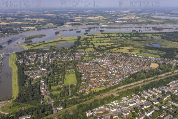 Aerial view, flood river Rhine, flooding Rheinaue Walsum, Nordhafen Walsum, Alt-Walsum, Duisburg,