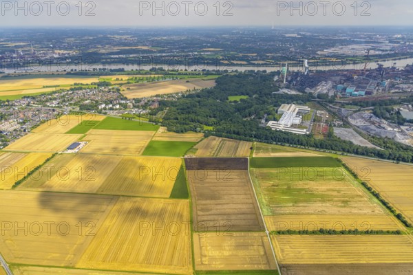 Aerial view, meadows and fields in Mündelheim, Duisburg, Ruhr area, North Rhine-Westphalia,