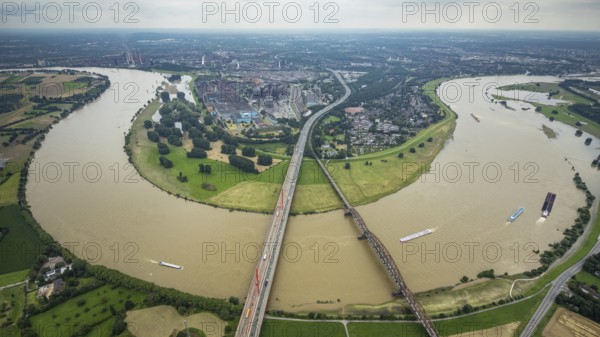 Aerial view, flood river Rhine, motorway A42 Beeckerwerther Brücke and Haus-Knipp-Eisenbahnbrücke