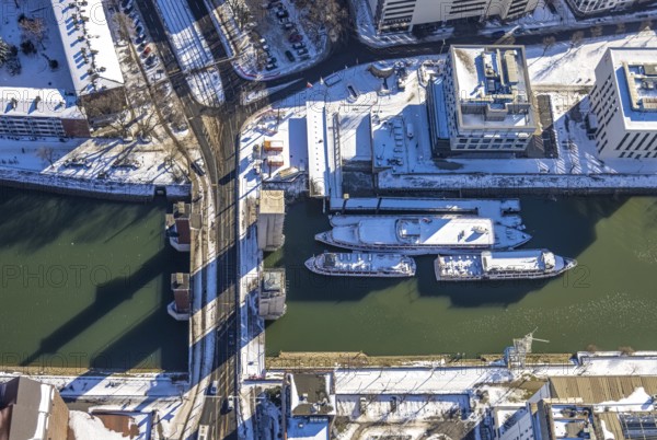 Aerial view, Weiße Flotte harbour tour, Schwanentorbrücke bridge, Kaßlerfeld, Duisburg, Ruhr area,