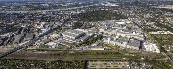Aerial view, Mercedes Benz plant Daimler AG in the district Derendorf in Düsseldorf, Rhineland,