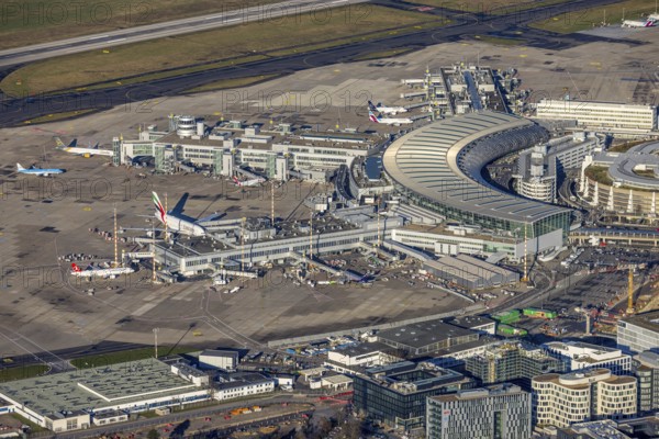 Aerial photo, Düsseldorf Airport with gates and handling fingers in the Lohausen district of