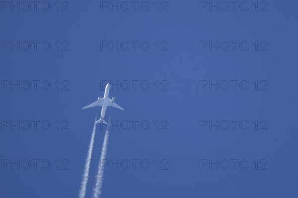 Airbus A350-900 passenger jet aircraft of Singapore airlines flying with a vapour trial or contrail