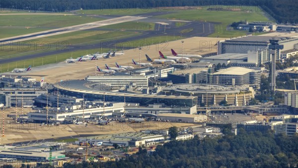 Aerial photograph, Düsseldorf Airport in the Lohausen district of Düsseldorf, Rhineland, North