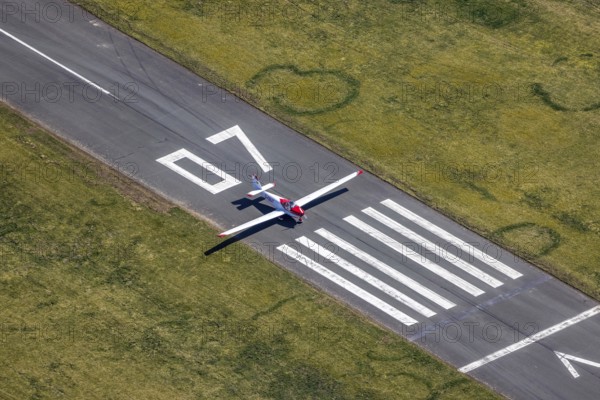Aerial photo, Brilon Hochsauerland airfield, Zum alten Tower, EFR Brilon landing site, Motorsegeler