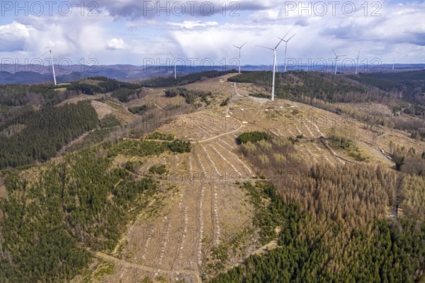 Aerial photo, wind turbines and forest damage in the Banfe forest area, Bad Laasphe, Siegerland,
