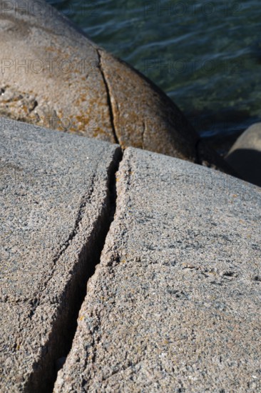 Rocky coast, Bohus granite, cracks in the rock, Ramsvik, Naturreservat Ramsviklandet, Bohuslän,