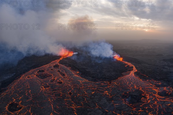Volcanic eruption, Sundhnúkur crater chain, near Grindavik, Reykjanes Peninsula, Southwest Iceland,