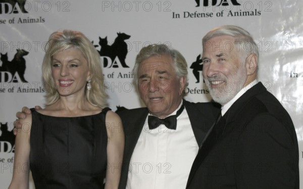 Dr. Elliot M. Katz, Peter Falk and wife Shera Danese at the the 2nd Annual Guardian IDA Awards