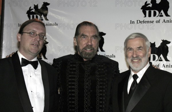 Kevin Connelly, John Paul DeJoria and IDA President Elliot M. Katz at the the 2nd Annual Guardian