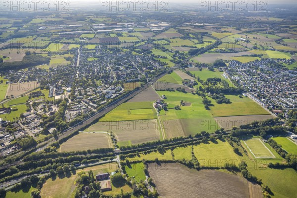 Aerial view, residential area Wiescherhöfen with meadows and fields between railway lines, district