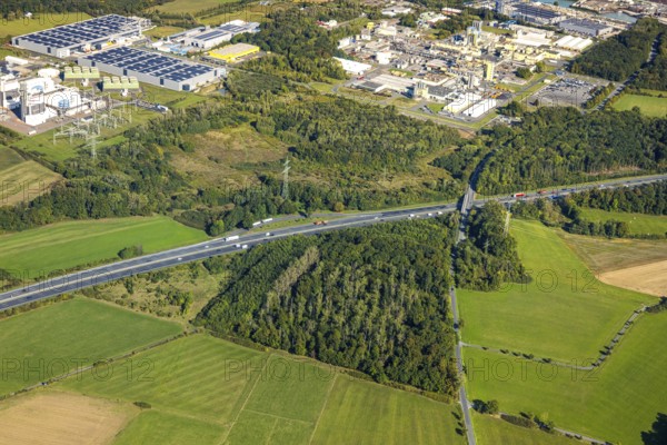 Aerial view, motorway A2 and rest area Im Großen Klei with forest, industrial area Frielinghauser