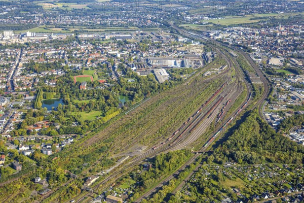 Aerial view, Hamm marshalling yard, Friedrich-Ebert-Park with lake, Elisabeth-Lüders-Berufskolleg