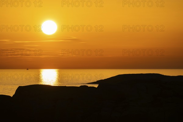 Sunset by the sea, archipelago landscape, Smögen, Smögenbryggan, Västra Götalands Län, Bohuslän,