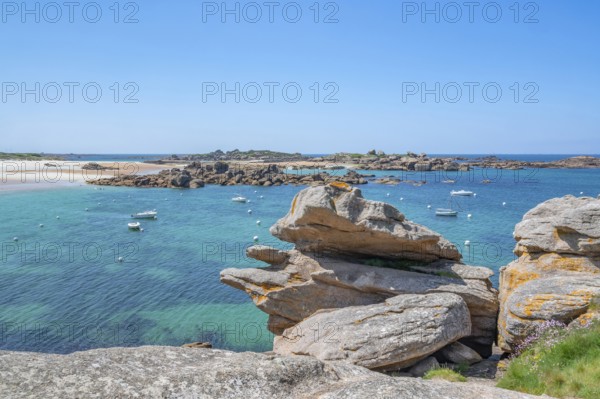 View from the GR 34 coastal hiking trail of the extensive sandy beach of the Plage de la Greve