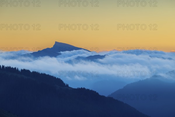 View from the Furkajoch to the Hoher Ifen, mountain peak above the sea of fog, dawn, dawn, autumn,